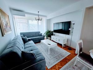 Turquoise Sunny Apartment