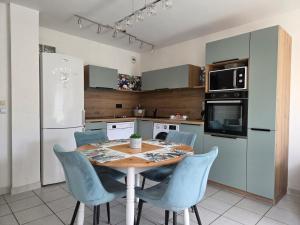 Gîte classé 3 étoiles dans résidence standing avec - Piscine Clim Parking Wifi Prêt Vélos - Ménage et linge non inclus