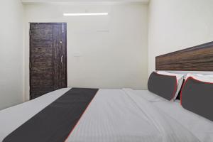 Collection O SS Metro Ritz