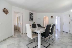 134 - Stylish Modern Apartment with Pool, Mijas