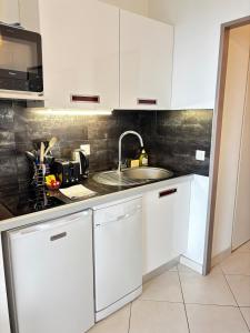 Sea & Port View Cozy Studio at Marina Baie des Anges