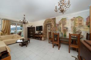 Vintage Place Near ATH Airport