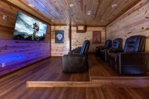 Pet-Friendly, Pool, Game Room, Hot Tub, Theater