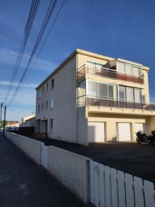 Appartement T2 450m de la plage des demoiselles, avec garage et possibilité de vélos à 950m de la rue piétonne