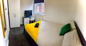 Norfolk Park Haven, Spacious Home, Family, Contrators, Sleeps12, WIFI, Parking