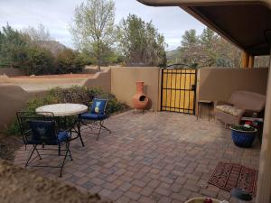 Robins Red Rock Getaway Suite A