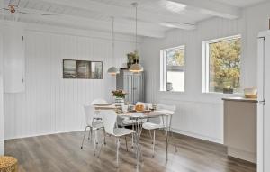 Nice Home In Ulfborg With Wifi