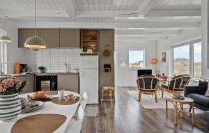 Nice Home In Ulfborg With Wifi