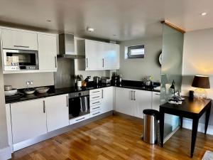 Luxury 1 bed flat with parking, Clapham Junction