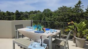 SHATI LUXURY - Private Heated Pool- steps from beach