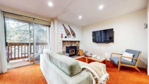 Cozy Condo for 4 Near Shuttle & Eagle Lodge