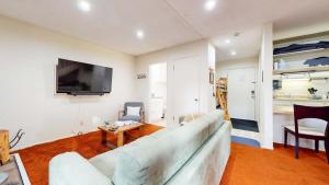 Cozy Condo for 4 Near Shuttle & Eagle Lodge