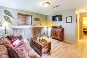 Balcony, Fire Pit and Grill Grand Lake Retreat!