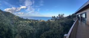 Villa lAlpana en bois vue mer a 180 degres