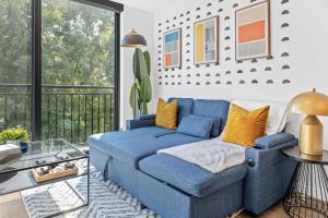 Luxury 1BD Gym Rooftop Street Parking by DT UMN