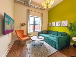 Modern 420 Friendly 3BR South Loop Stay Near McCormick Place & Soldier Field Walk to Downtown