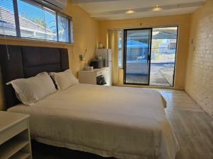 Cozy Calm Apartment with Pool