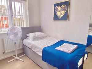 Peaceful 4-Bedrooms retreat in Walsall -Modern 3 Bathrooms-Sleeps 9