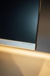 Bright Digital Nomads Loft, AC, Workspace, 24 Monitor, 5 min to Old Town