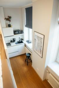 Bright Digital Nomads Loft, AC, Workspace, 24 Monitor, 5 min to Old Town