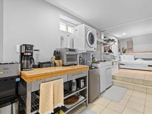 Sunny City Accommodations - Close to METRO and UMD