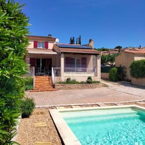 Maisons de vacances Maison familiale avec piscine : photos des chambres