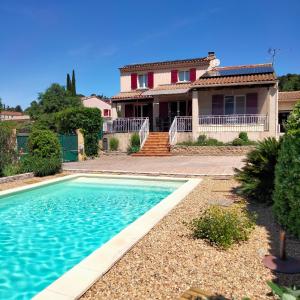 Maisons de vacances Maison familiale avec piscine : photos des chambres