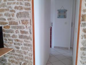 Maisons de vacances Charmant Pigeonnier renove avec Wi-Fi, proche Port Bourgenay - FR-1-426-578 : photos des chambres