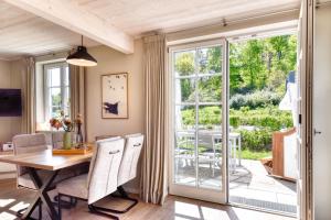 Ferienhaus Küstenkind Feriendorf 08 Klein Stresow Rügen by ruyastay