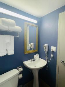 Queen Room room in La Quinta by Wyndham Stamford / New York City