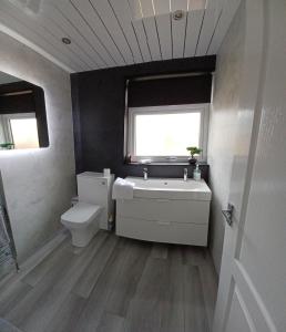 Modern flat in quiet residential cul-de-sac