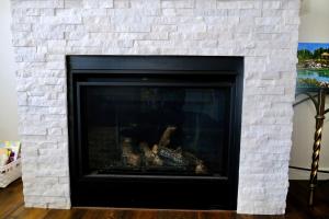 Mahogany 3 Level Family Holiday Retreat with King Bed AC BBQ