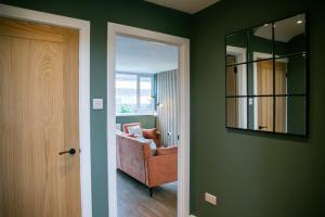 2 Bed Apt,NEC,Resorts world,HS2