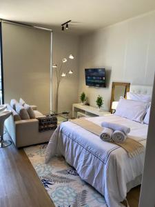 Heaven on Earth Rooftop Pool and Cape Town City Views