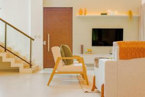 PF107 Casa 5 Suítes Piscina com Hidro AQ