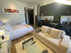 Heaven on Earth Rooftop Pool and Cape Town City Views