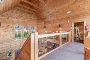 Bare Fut Chateau, free tickets, no catch!