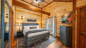 Jericho Way- luxe retreat indoor pool theater room
