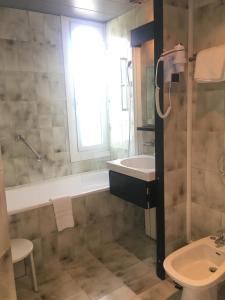 Hotels Hotel des Mimosas : photos des chambres