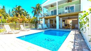 #8Oceanfront 4 Bed 3 Bath Pool Home w Free Dock