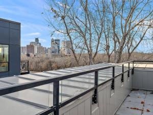 DT UMN New 1BD GYM Rooftop Free Parking
