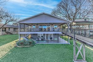 Waterfront Family Home for 12 w Deck & Lake Views - 4hvězdičkové hotely ve městě Kingsland