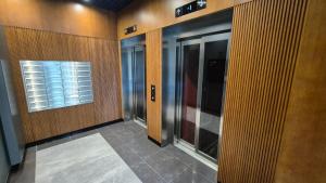 Luxurious Cinnamon Apartment, self check-in 24h, free parking, air-conditioning