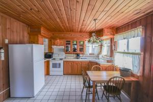 Lakefront Cottages 4 & 5 - 6BR Retreat for 12