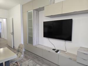 The Oligarchs Outlook