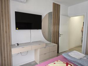 The Oligarchs Outlook