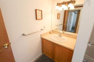 1BR Lakefront Cottage - Perfect for Two