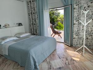 Sea front house & garden, Oropos