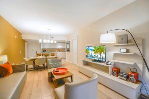 Oceanfront Retreat Scenic Views & Coastal Comfort