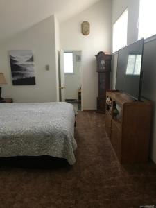 Cheerful 2-Bedroom Cottage Near Eagle Lake